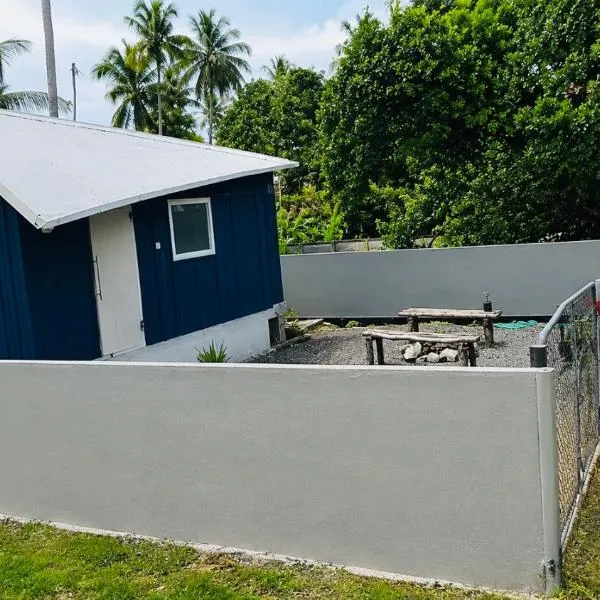 Living big in a Container home, hotel em Cherai Beach