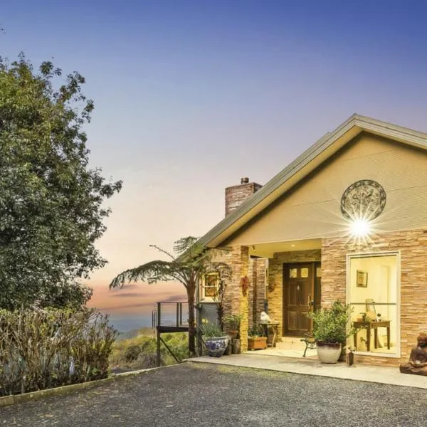 Serenity Rainforest Retreat With Breathtaking Gold Coast Views - Sleeps 4 - 6 people, hotelli kohteessa Springbrook