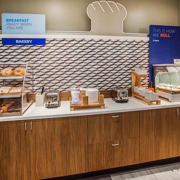Holiday Inn Express Charleston US Highway 17 & I-526 by IHG โรงแรมในชาร์ลสตัน