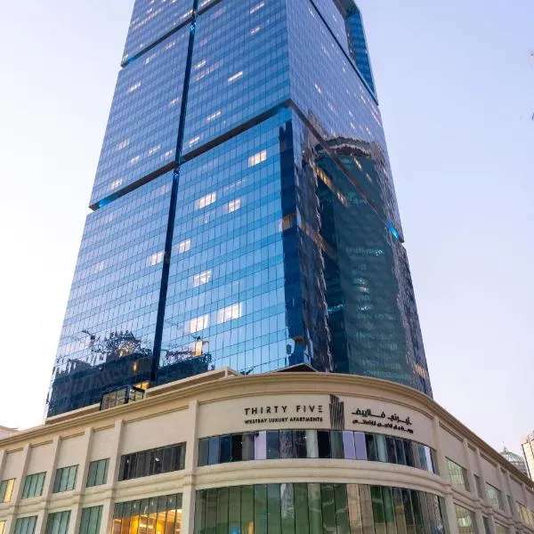 Thirty Five Westbay Luxury Apartments, hotel v mestu Doha