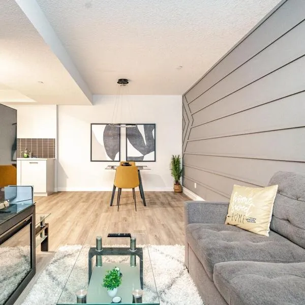 Hotchlair Private Suite with Kitchen, Dining & Cozy Living Area, hotel di Calgary
