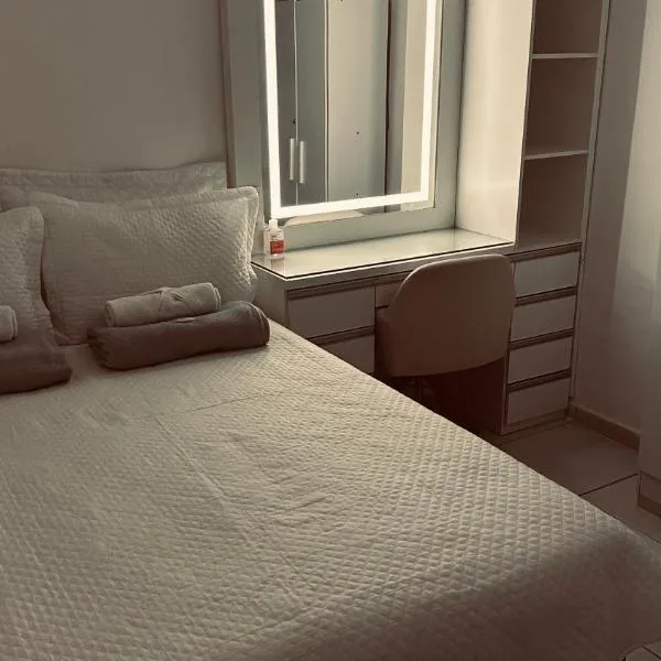 Quarto aconchegante com penteadeira LED - n 326A, hotel u gradu 'Petrolina'