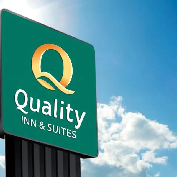 Quality Inn & Suites Temiscouata-sur-le-Lac، فندق في Temiscouata-Sur-Le-Lac