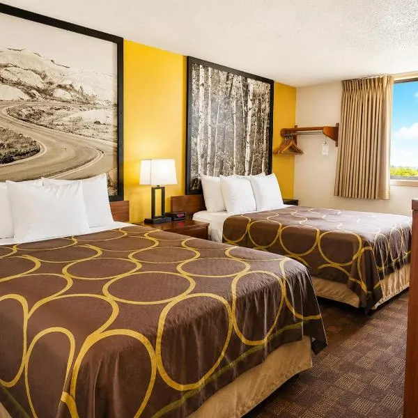 Super 8 by Wyndham Watertown, hotell i Watertown