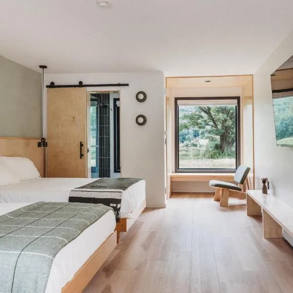 Otherland Hotel,Newfane的飯店