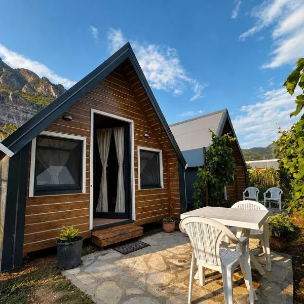 Koman Twin Cabins,Gushtë的飯店
