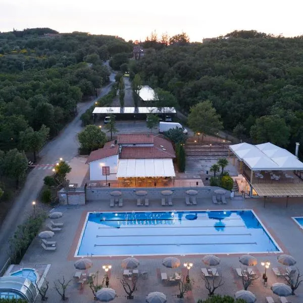 Etrusco Camping Village, hotel a Casiano