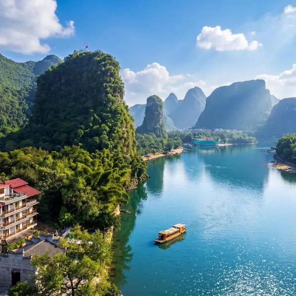 Yangshuo River Lodge Hotel--English speaking team&Swimming pool&Activties organized&Free pick up from Airport or TS over 3 nights โรงแรมในหยางซั่ว