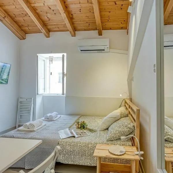 Lasta Lošin Town Rooms - Happy Rentals, hotel u Malom Lošinju