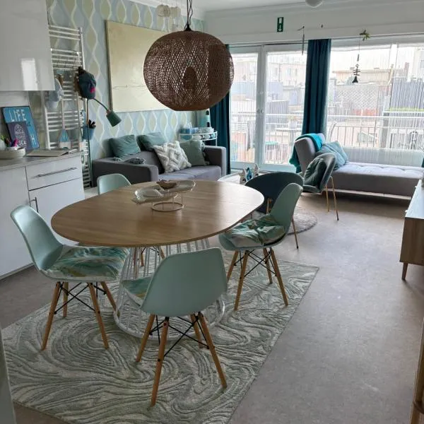 Ma Mère Beach Condo Oostende, hotel in Ostend
