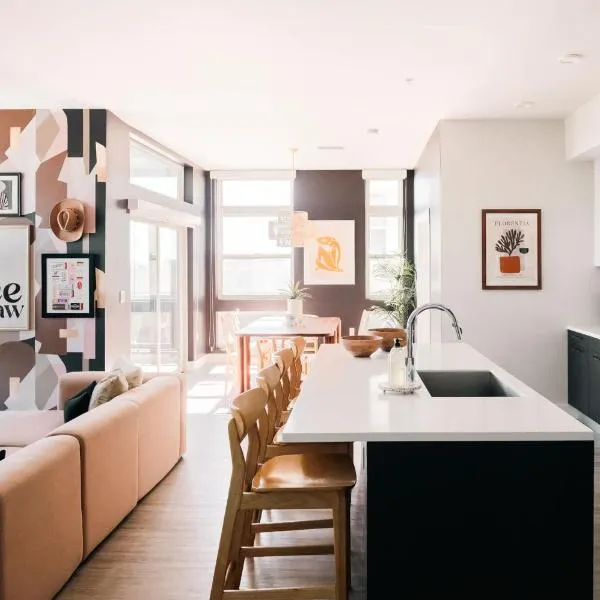 Skyline Loft - Sweeping Views - Central LoHi, hotelli kohteessa Denver