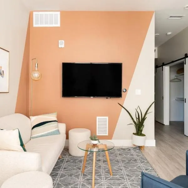 Colorful Western Vibe - Pet-Friendly - Zuni Lofts, hotelli kohteessa Denver