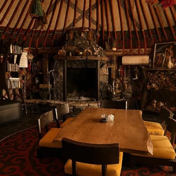 Ak-Tengir Yurt Resort, hotel v destinácii Tosor