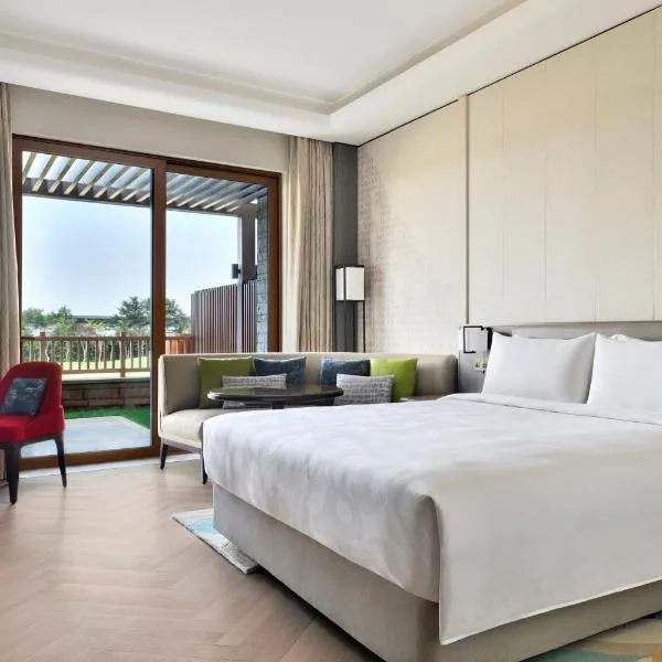 JW Marriott Hotel Bengaluru Prestige Golfshire Resort & Spa, hotel di Bangalore