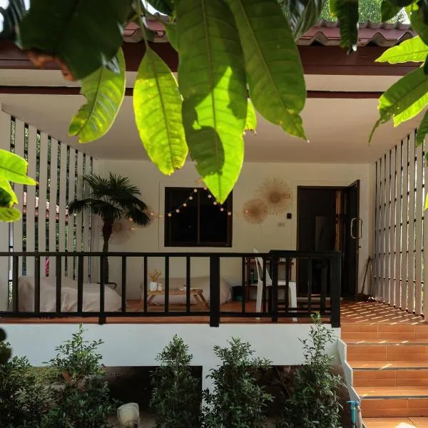 Charming House - Peaceful Garden Retreat - 2mn ZenBeach - Srithanu Center，斯里凡奴的飯店