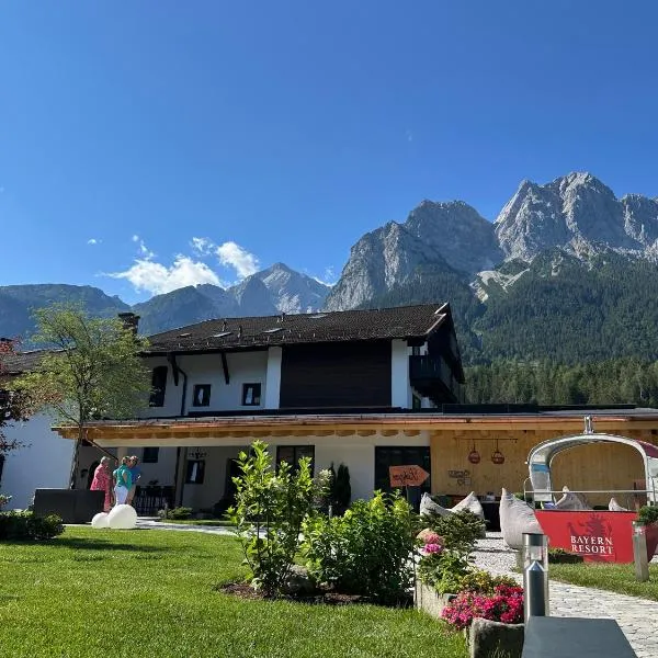 Bayern Resort Hotel - Adults only - mit Zugspitzblick - Eibsee-Nähe - Wellnessbereich - Naturpool im Sommer, מלון בגראינאו