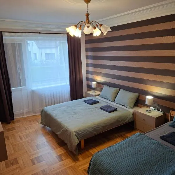 Azimut Guest House Quiet Getaway Garden Sauna, hotel u gradu Šiauliai