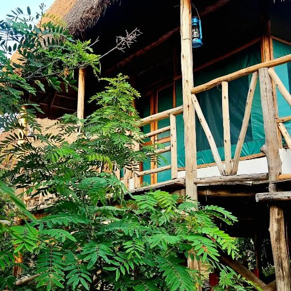 Entale Safari Camp Queen Elizabeth National Park、カセセのホテル