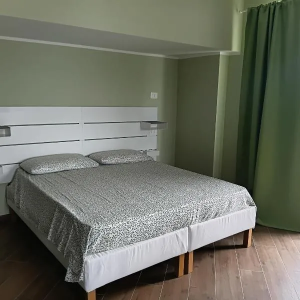 ---- Linate Home Suite--- FREE Early check in upon availibility - onsite secure parking and 10 minutes by walk from-to airport - Con parcheggio sorvegliato e a 10 minuti a piedi da per aeroporto-, hotel v destinaci Linate