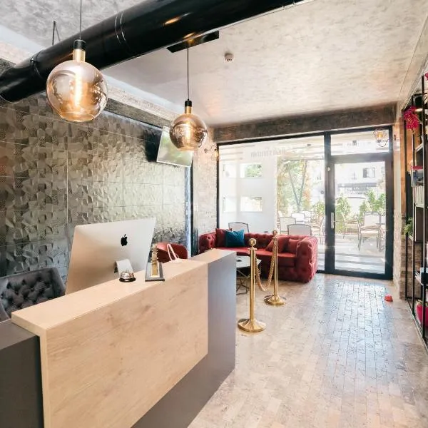 Hotel Platino Prestige، فندق في أولتسينج