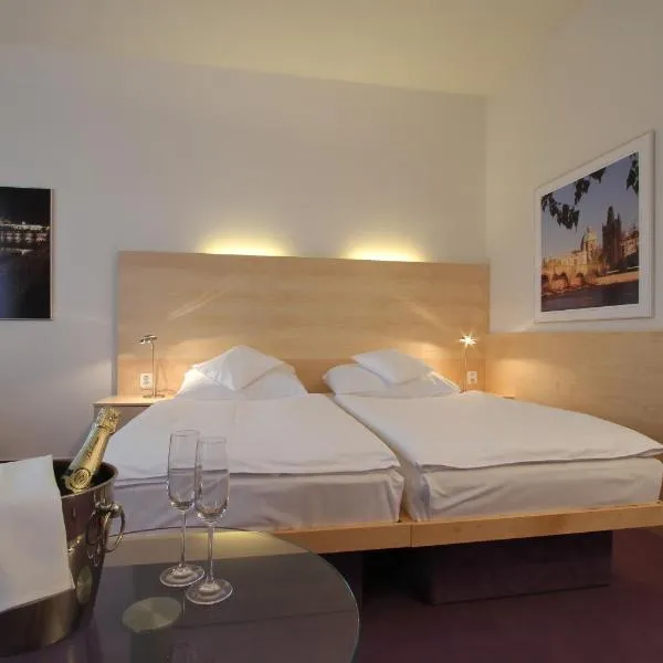 Hotel DAP, hotel v Praze