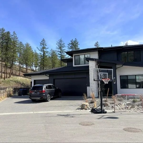 Upscale One Bedroom Suite in New Build, hotel v destinaci Kelowna