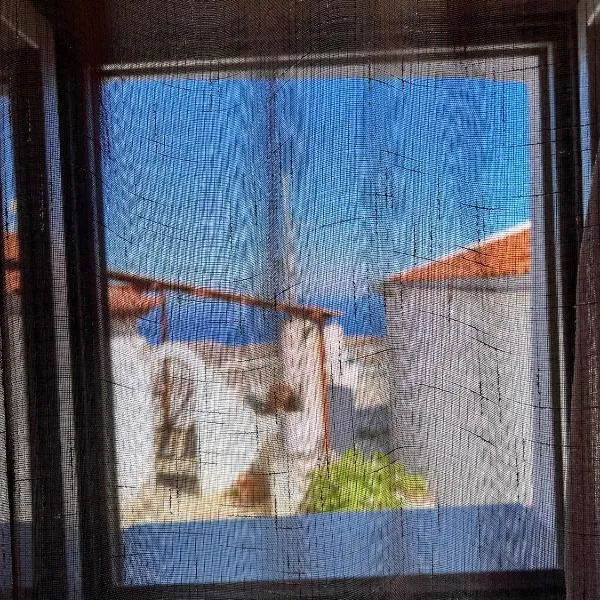 Stylish New Apartment in the Center of Ioulida, Kea, hotel din Ioulida