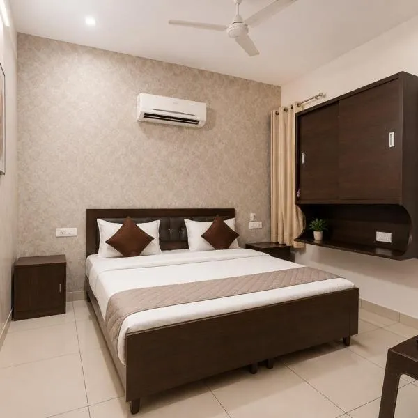 Hotel Devine Opp Jubilee Walk Mall & Near Gurdwara Sohana, hotel Sohāna városában
