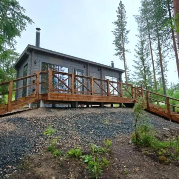 Villa Salme lemmikkiystävällinen mökki Taivalkoskella Jokijärven rannalla, khách sạn ở Taivalkoski