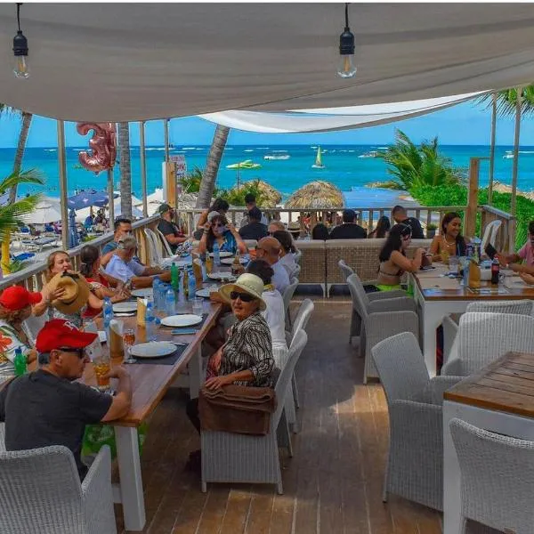 TROPICAL VILLAGE - great location at Los Corales Beach, hotell i Punta Cana