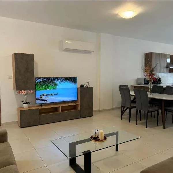 Halcyon Central Apartments, hotel i Larnaca