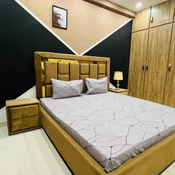 SPACIOUS TWO BEDROOM APARTMENT E-11 Islamabad,位于伊斯兰堡的酒店