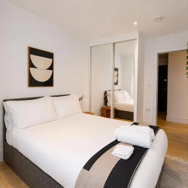 Modern Wembley Stadium Apartment, Coffee, WiFi & Near Station, hotel u Londonu