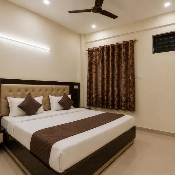 Hotel Galaxia Inn Near PEC College, hotel em Chandīgarh
