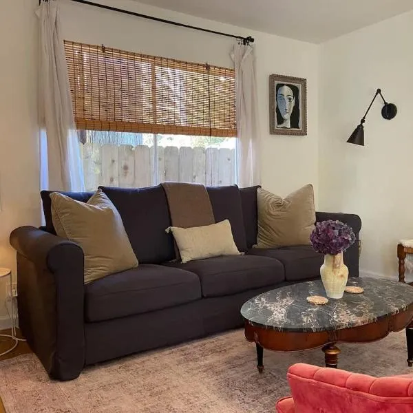 Rock Rose Cottage, hotel Trinidadban