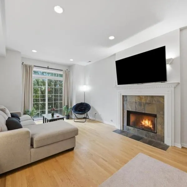 Closest Condo to The United Center 3 Bedrooms & Futon, hotel em Chicago
