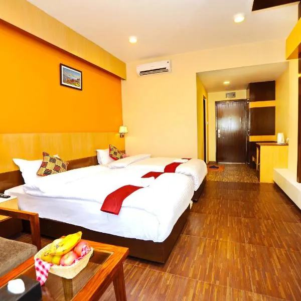 Hotel Queens Park, хотел в Похара