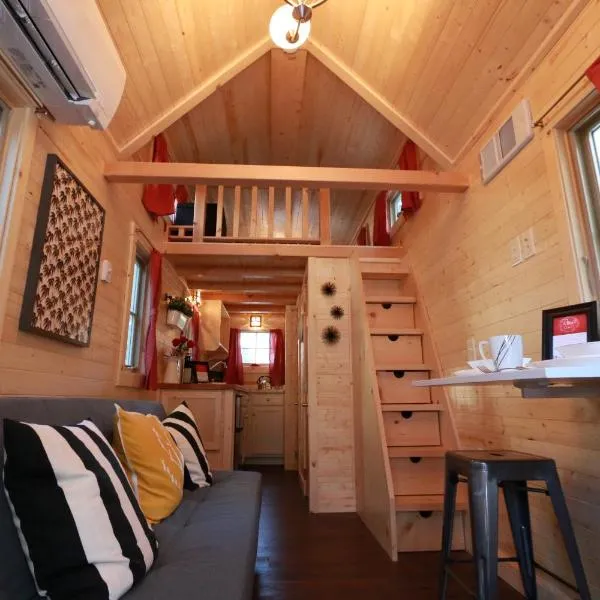 Verde Valley Tiny House 18, hotel in Cottonwood