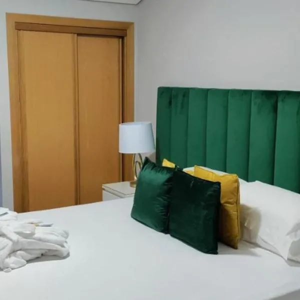 Villa B Suites and Rooms, hotel u gradu 'Vila de Rei'