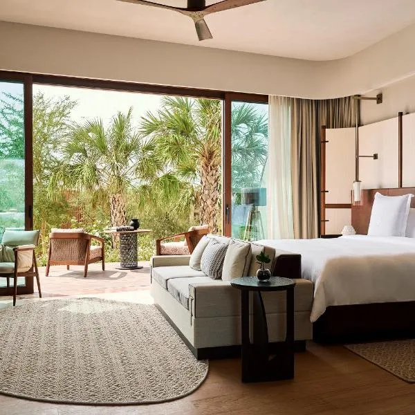 Four Seasons Resort and Residences Red Sea at Shura Island, hotel u gradu Ḩanak