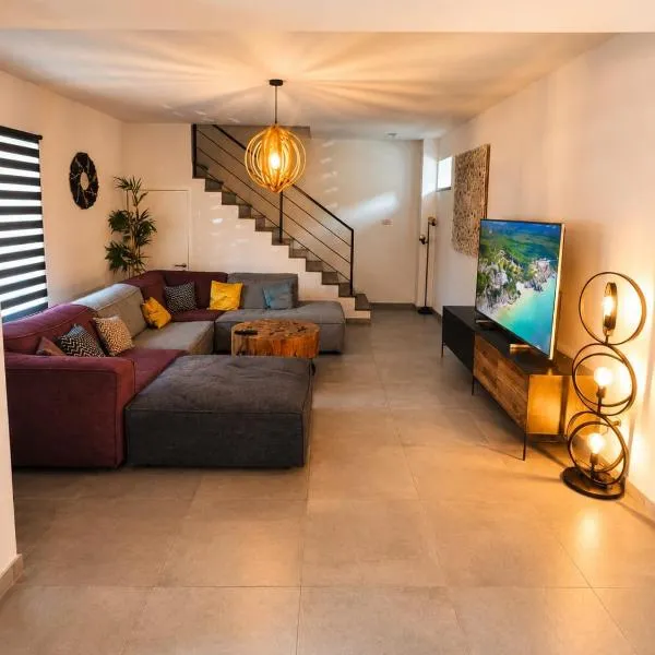 Charleroi में, होटल Escale Tout Confort Maison entière Parking gratuit Proche Aéroport Charleroi