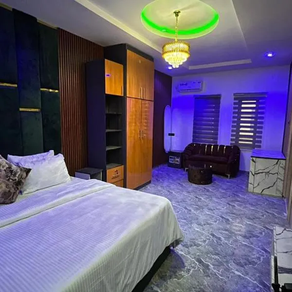 Oak Haven Lodging & Suites, hotel di Sagamu