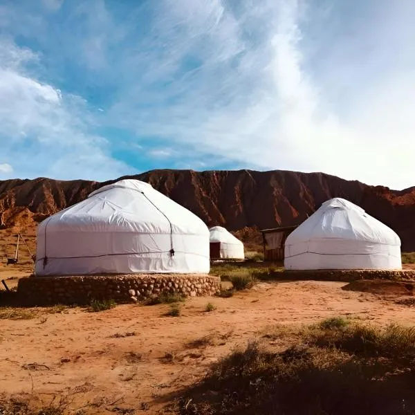 Mars Canyon Yurt Camp, hotel em Tong