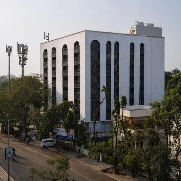 FLH Residences, Ambawadi, hotel in Ahmedabad