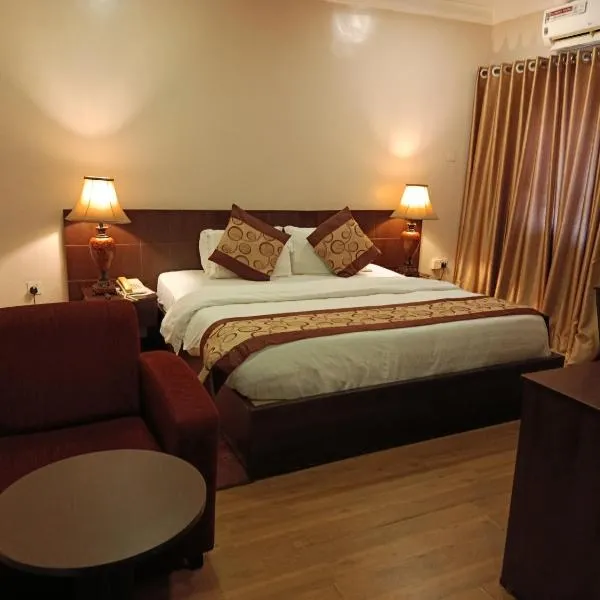 Grand Inn & Suites, hotel en Ijebu Ode