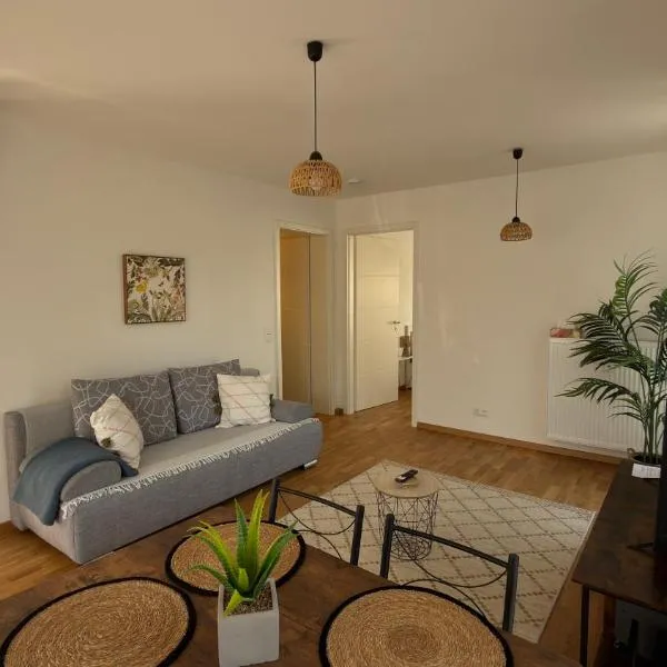 Modern 2 Room Apartment with Balcony in Dresden, hotel i Dresden