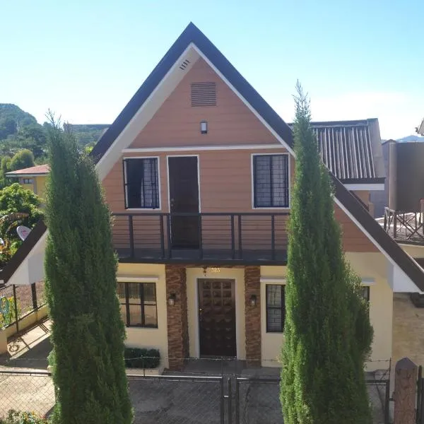 Zya 3BR A-House, hôtel à Baguio