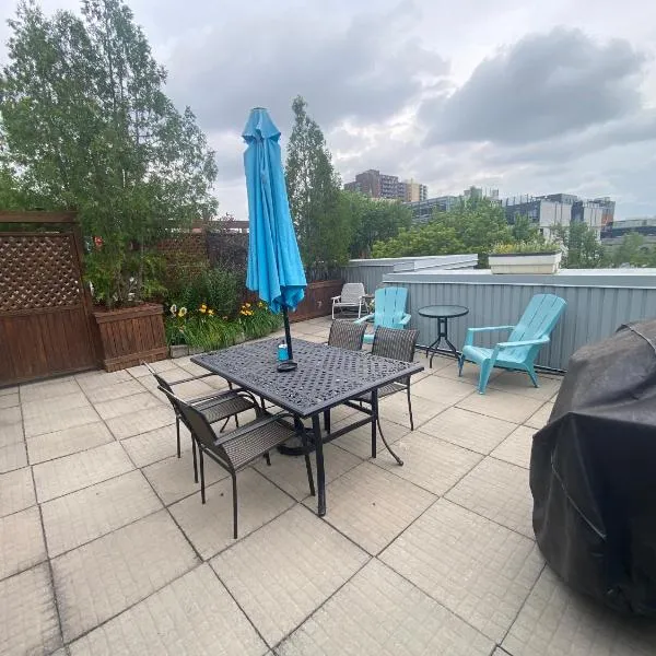 ApartHotelMontreal by Les Terrasses Saint Urbain 2225I2, hotel i Montreal