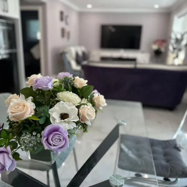Amazing Garden view unit, hotel in Toronto