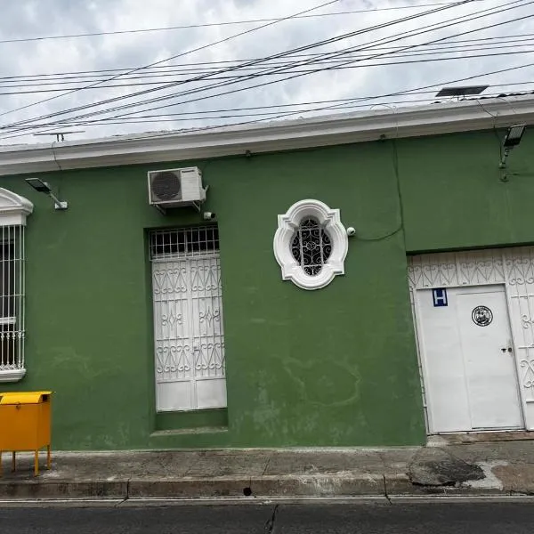 オスタル カサ ベルデ(Hostal Casa Verde)、サンタ・アナのホテル